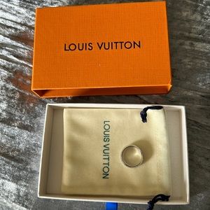 Louis Vuitton logo ring! Dust bag and box included!